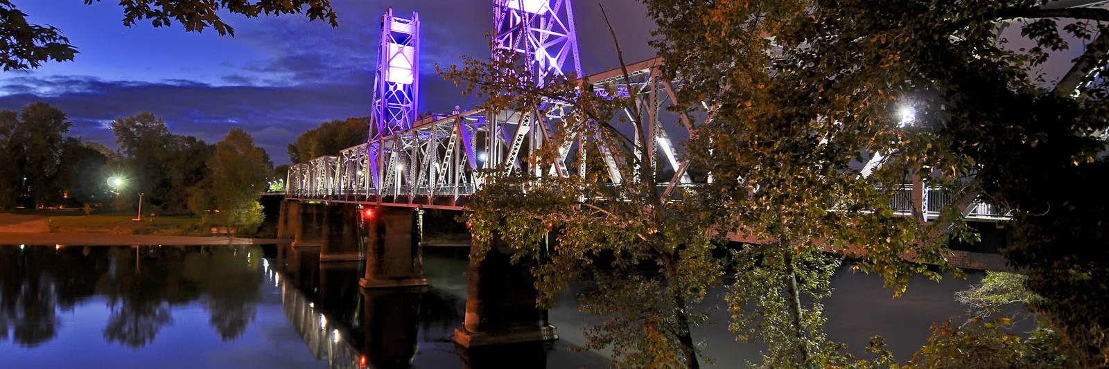 union-street-railroad-bridge-lights_web_1600x1067_color