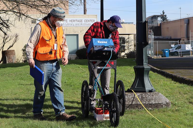 Ground penetrating radar operators from the Confederated Tribes of the Grand Ronde. Used with permission