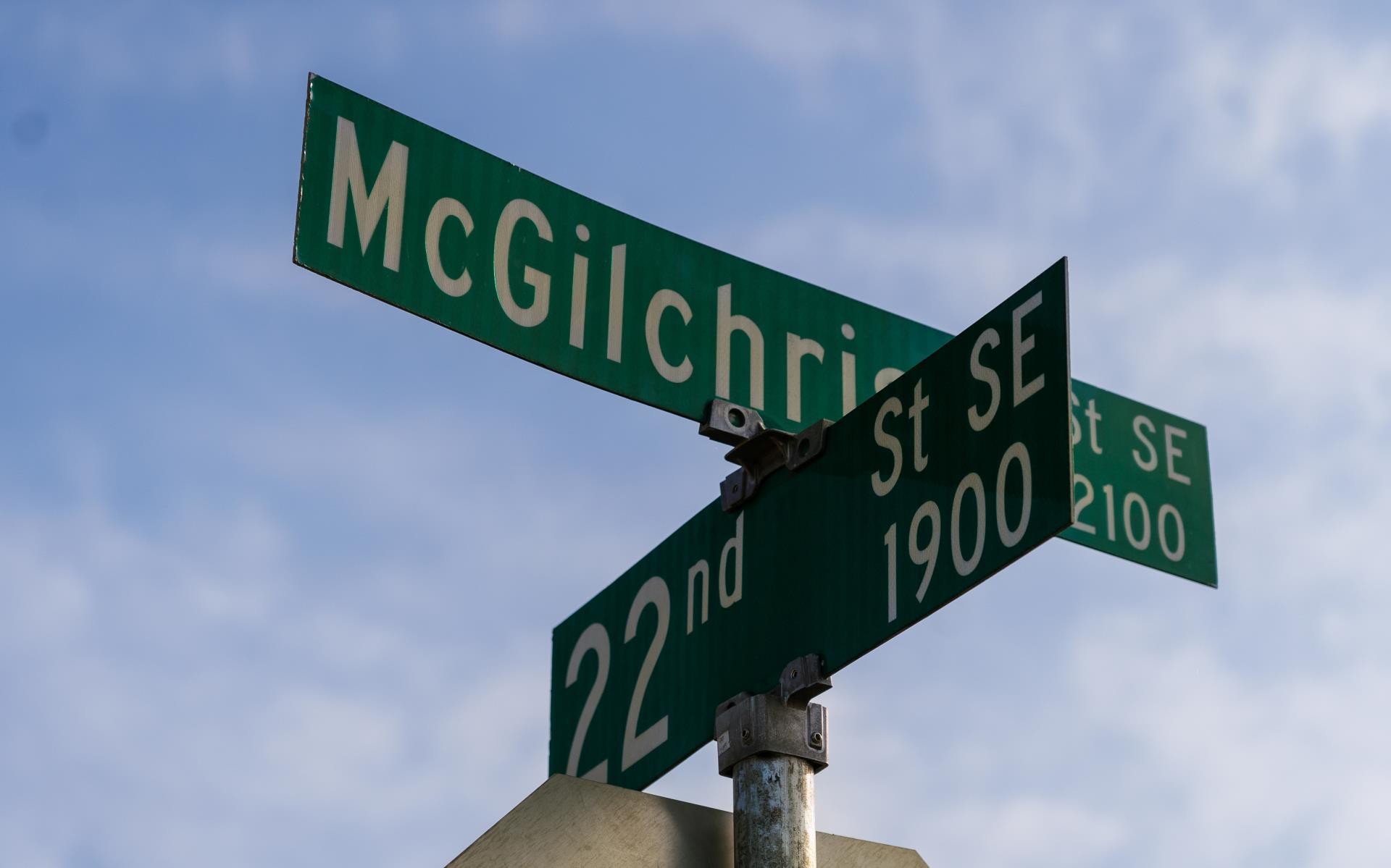 2023-McGilchrist-Sign-16x10